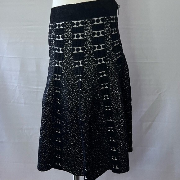 Anthro MOTH Soft Jacquard Dot Striped Black Cream Knit Flare Skater Skirt Small - Picture 5 of 8